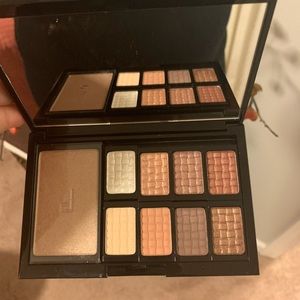 Brand new eyeshadow pallet with highlighter